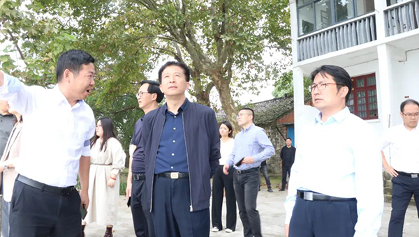 兴发娱乐[苏州景物园林设计,苏州景物园林施工,苏州文物古建修缮,苏州香山制造,苏州园林设计,苏州景物园林设计,苏州园林制造,苏州景物园林制造,苏州古修建修复]