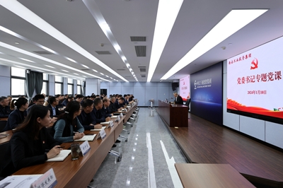 强盛为UG环球集团党员干部讲授意识状态专题党课